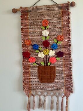 VINTAGE 1970s FLORAL CROCHET WALL ART TAPESTRY- BOHO STYLE